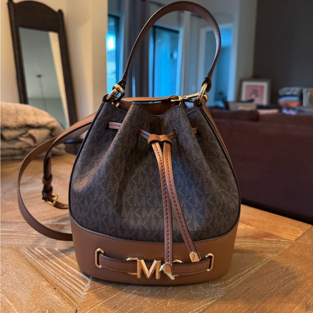 Michael Kors Brown bucket purse